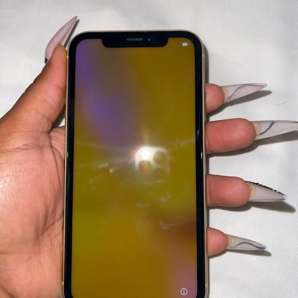 IPHONE XR - Picture 2 of 3